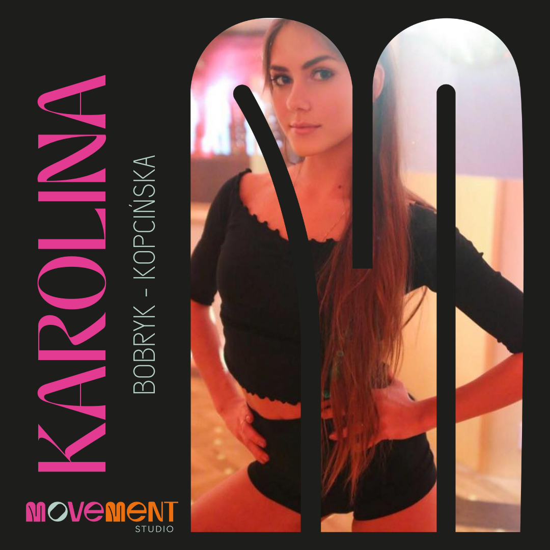 Karolina Bobryk-Kopcińska, instruktorka Movement Studio, na zdjęciu w kadrze w kształcie logo studia